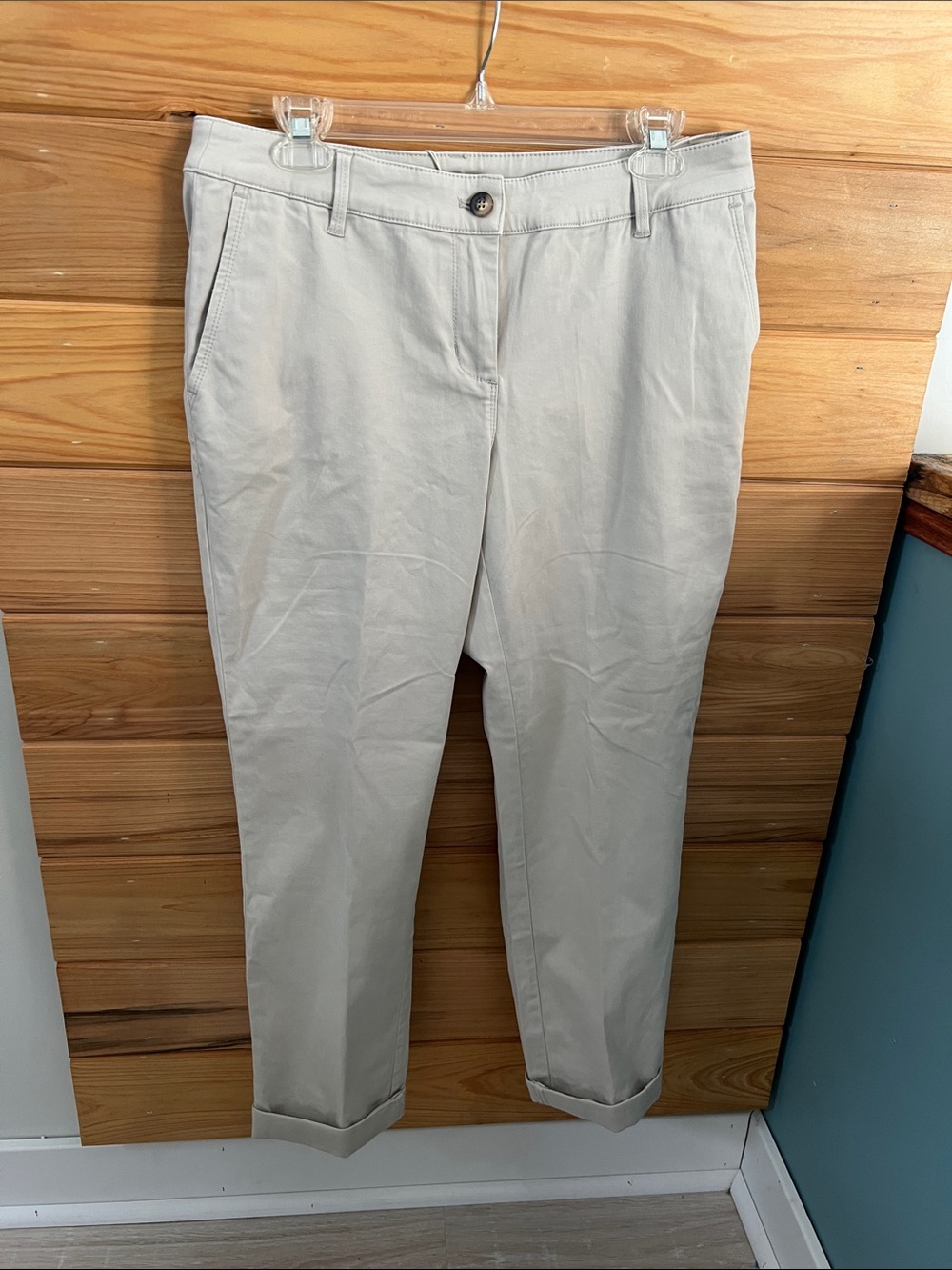 Tommy Bahama Women's Light Cream Straight Capris
